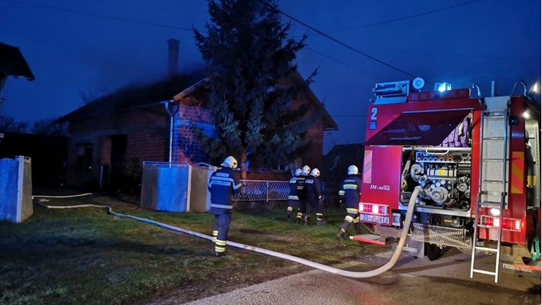 Podravski vatrogasci spasili kuću: Vlasnik palio motornu pilu, ona eksplodirala